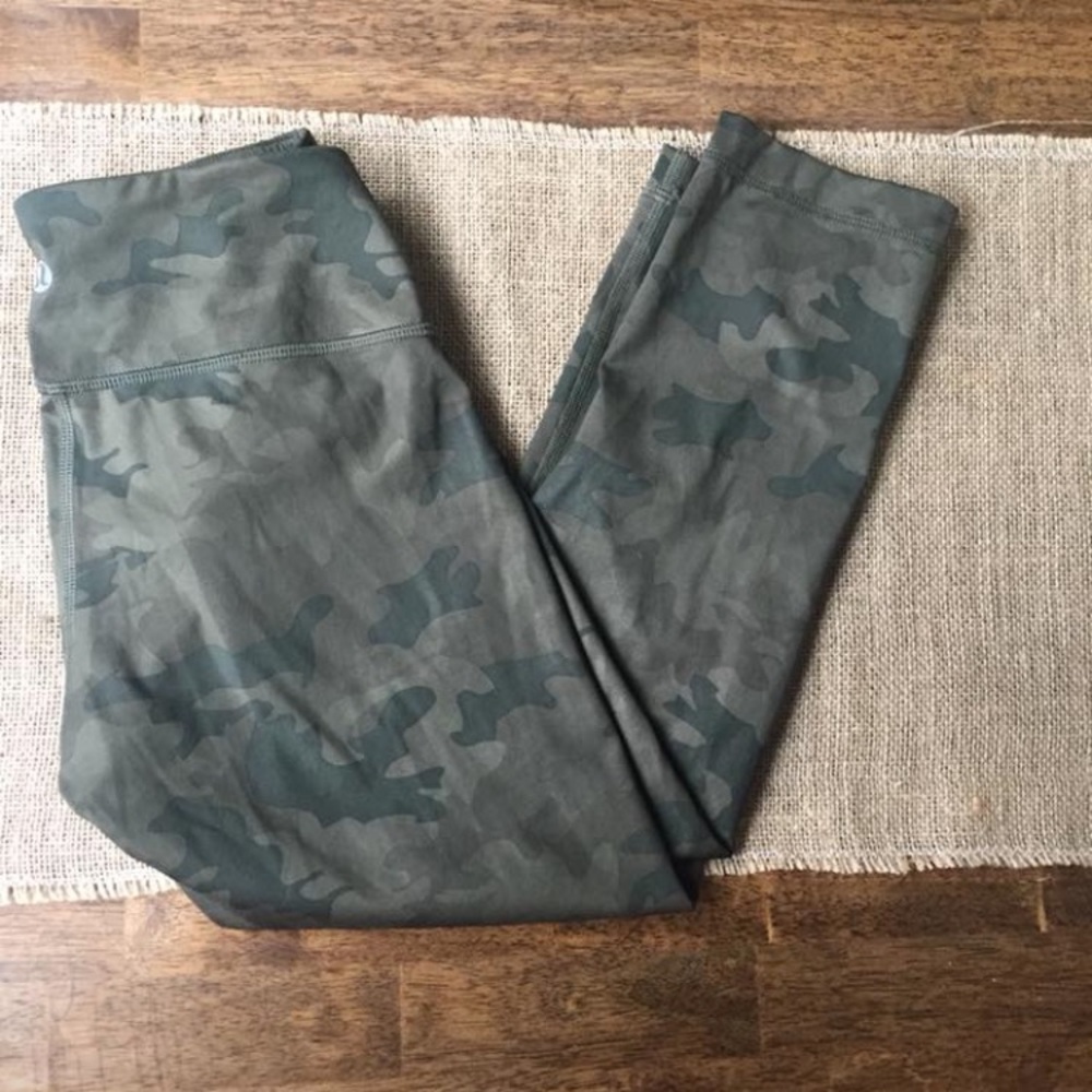 Lululemon Camo Wonder Under crops.